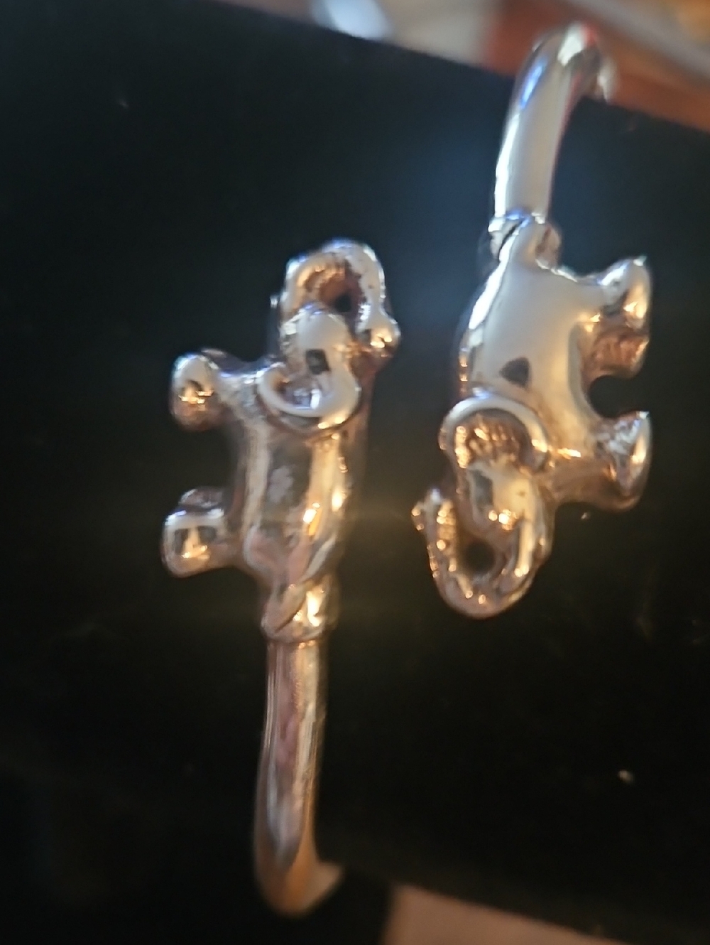 Stetling Silver Hanged Bracelet With Elephants